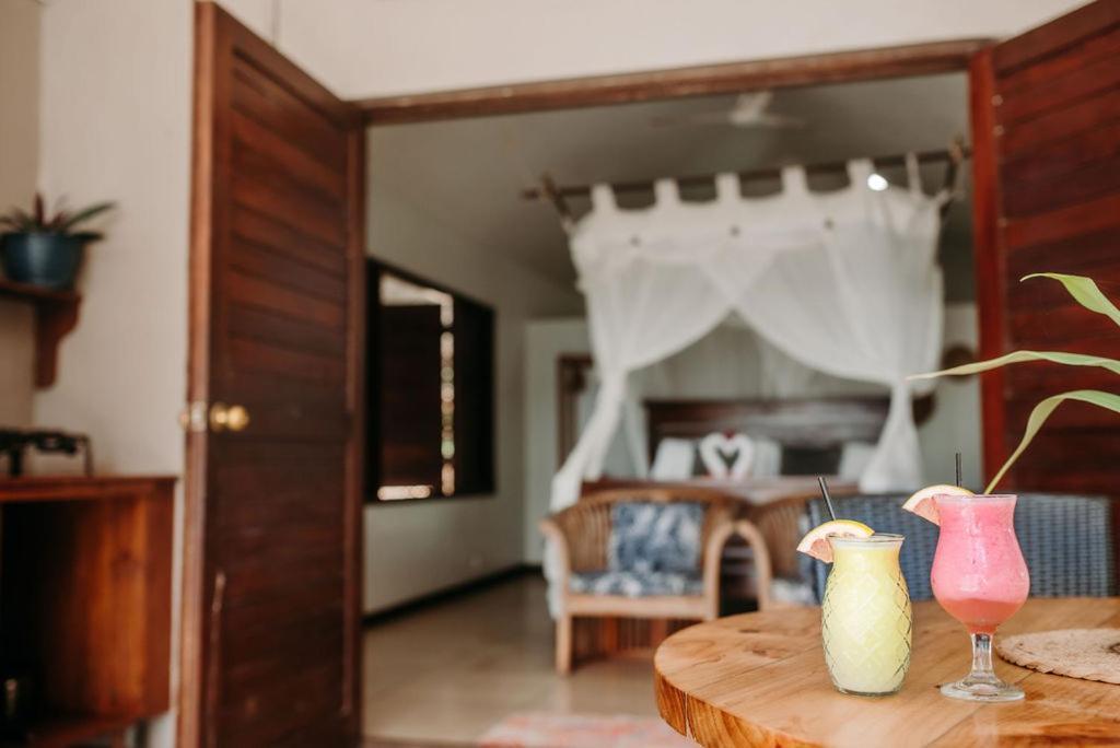 เลอ ไลฟ์ รีสอร์ต Hotel Epule ภายนอก รูปภาพ
